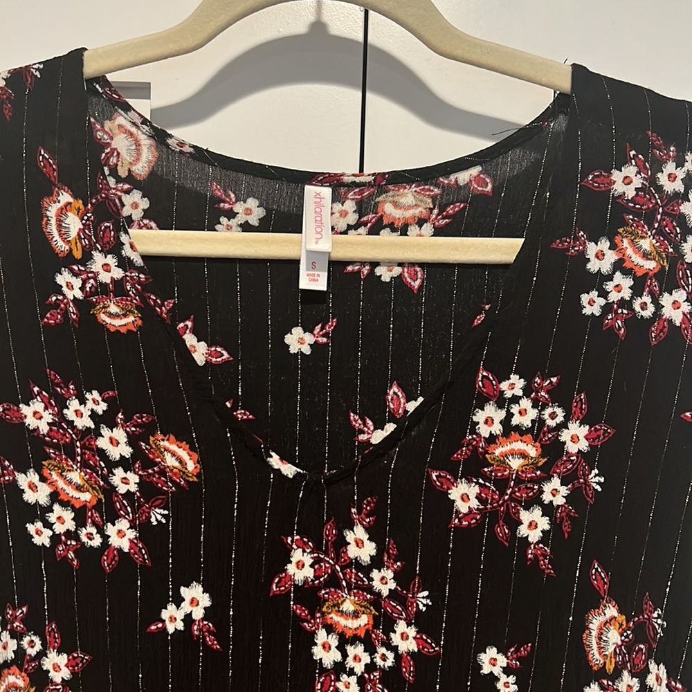 Floral Ruffle Sleeve Dress - Picture 3 of 4